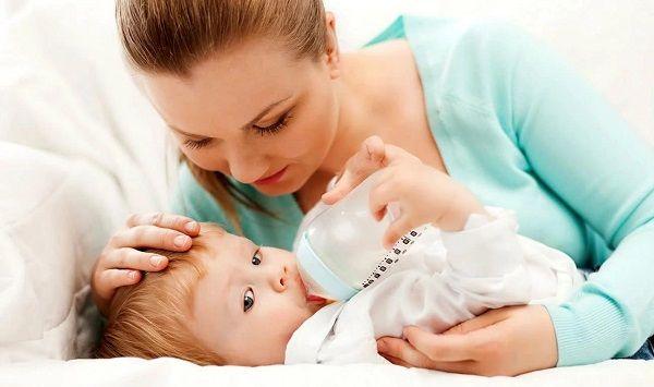 宝宝老是呛奶可能是喂奶方法不对，教你3条正确的做法