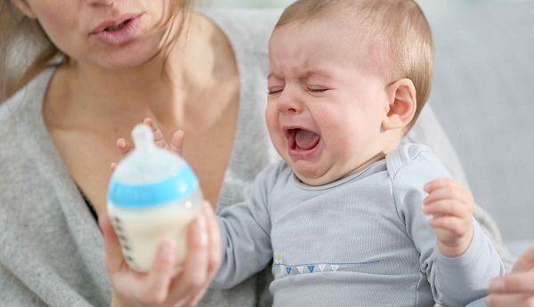 婴儿轻微呛奶的3条处理方法，妈妈们可以这么应对