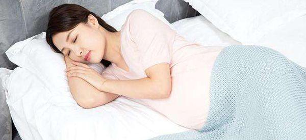 孕妇在怀孕早期怀男孩的睡觉特征是什么？