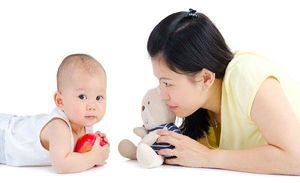新生儿吐奶分2类，要不要看医生得看你是哪种！