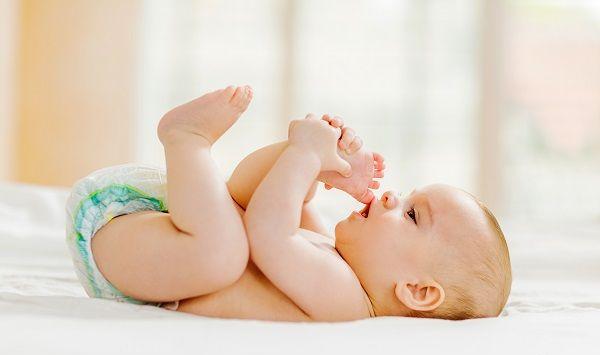 新生儿吐奶和溢奶有3大区别，宝妈们可从其症状区分
