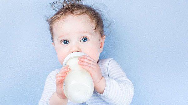 应对宝宝奶粉过敏，做好处理及时转奶是关键