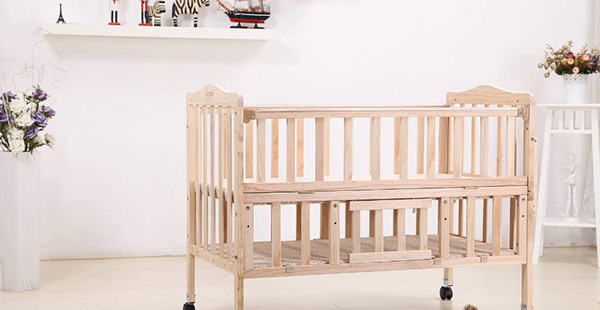 婴儿床材质实用性大PK，有漆、无漆怎么选看完就知道了