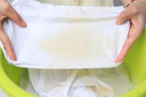 衣服发黄怎么洗白小妙招，教你六招再脏的衣服也能白如新