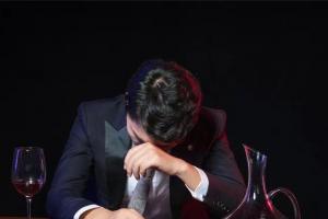 醉酒后吃什么食物舒服？7种食物能让你神清气爽