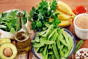什么食物降尿酸最快？2023分享降尿酸最快的十种食物一览表