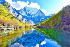 2023四川旅游必去十大景点推荐，稻城亚丁、九寨沟均是热门选择