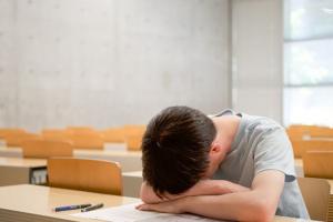 15岁的孩子上课犯困怎么办？总结了4个方法，让孩子精神抖擞