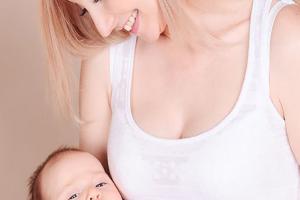 母乳喂养的好处有哪些？母乳喂养不仅宝宝受益，对妈妈的好处也不少
