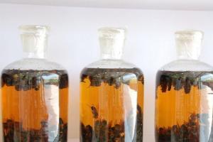 药酒的功效有哪些？喝药酒有哪些注意事项？