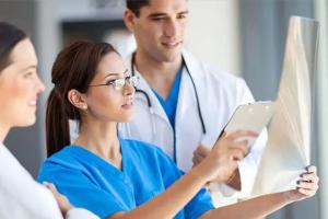 2023广西哪家医院能做试管婴儿试管不用排队?等待卵源往往需要排队2年