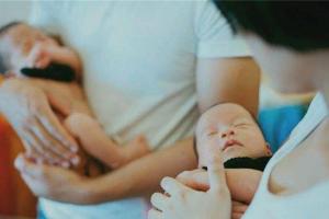 我的孩子是别人的卵子，47岁绝经3年怀孕生子的故事