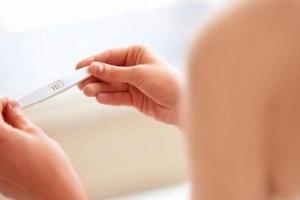 女性到了50岁还没有绝经想怀孕并不难，抓住4点恢复生育能力