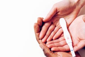 试管婴儿伤害有多大？伤害女性身体吗？专家解答你的疑惑