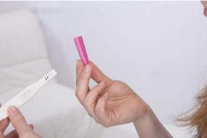 试管冻胚移植14天血值多少算正常？