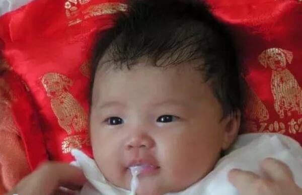 宝宝吃完奶后总是吐奶怎么办