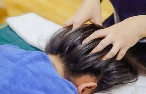 坐月子期间洗头洗澡的危害有哪些