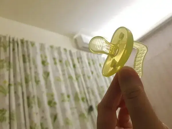 如何正确使用安抚奶嘴