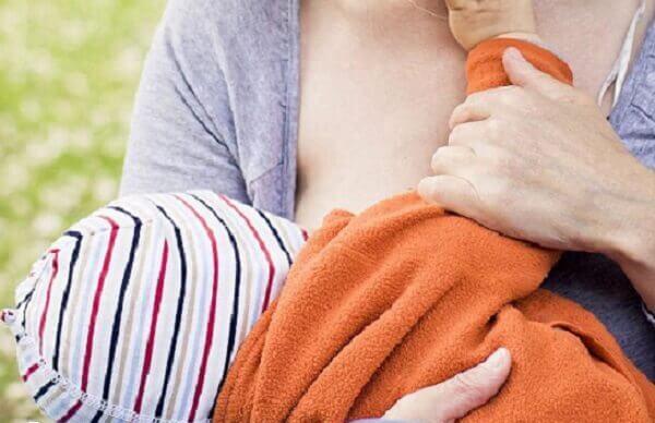 母乳喂养怎么看宝宝吃饱了没